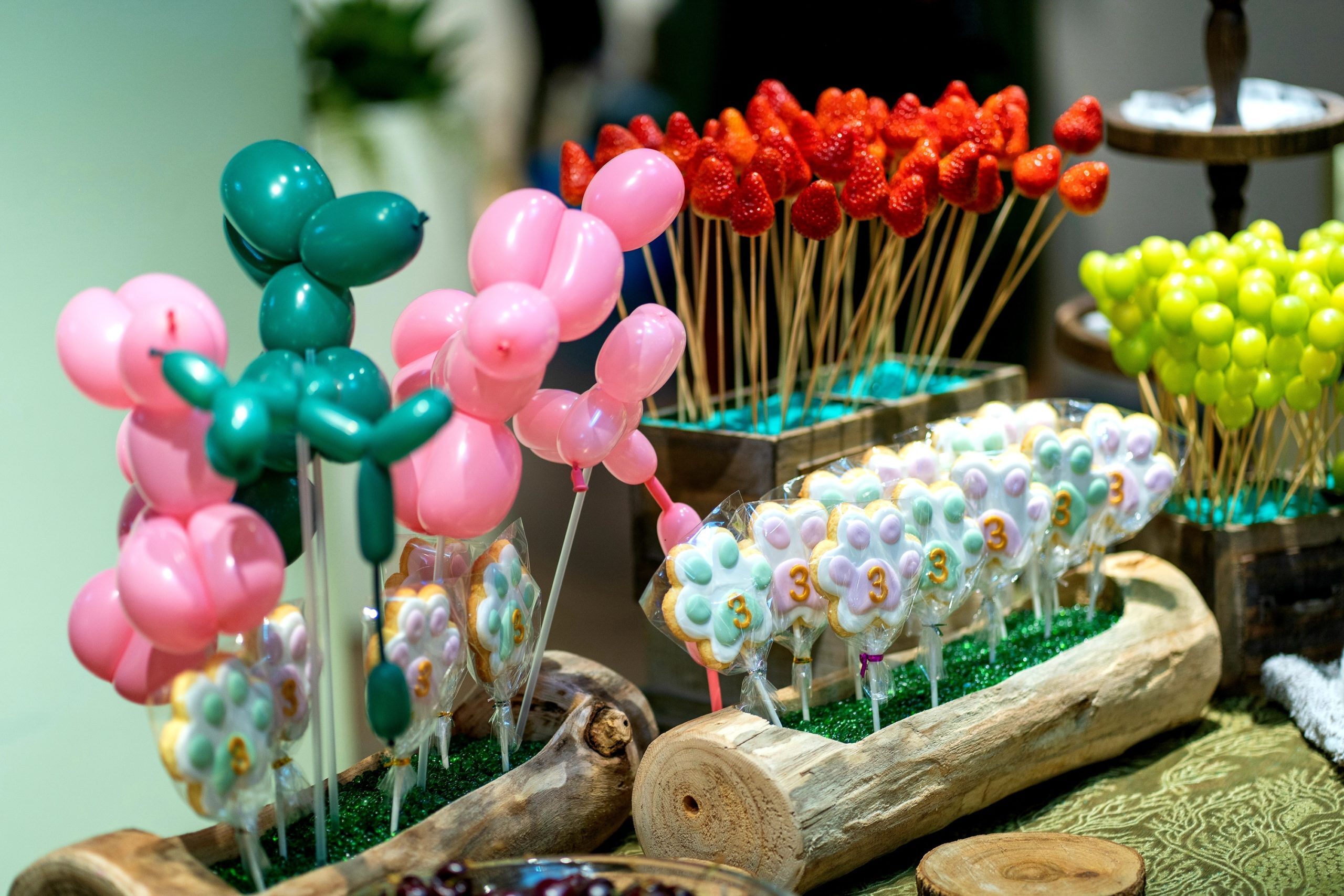 Awawa: Kids' Tablescaping with Rashid Almheiri