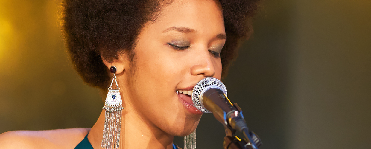 Music Performance by Sandra Ivette & Gigi Milán