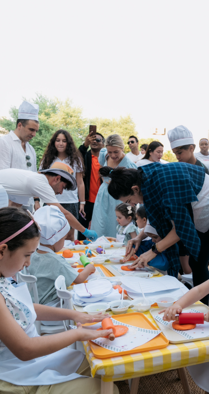 Sprouts at the Market: Manouche Making workshop with Akhu Manouche